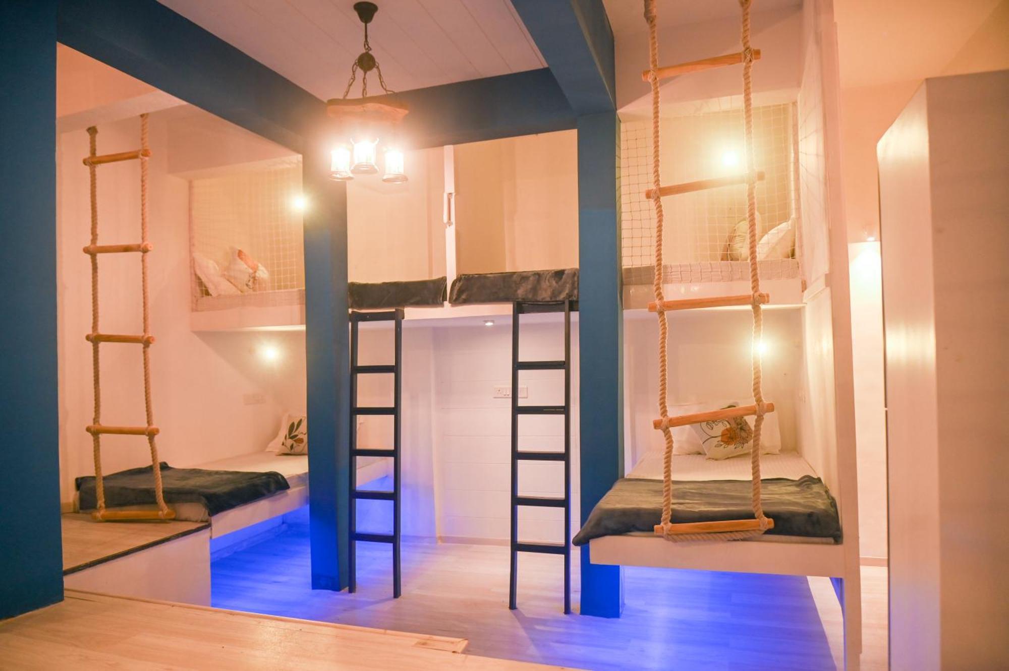 The Voyage - Cafe Hostel Cowork 浦那 外观 照片